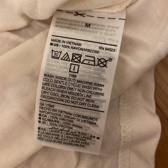 Old Navy tshirt - Picture 2 of 2